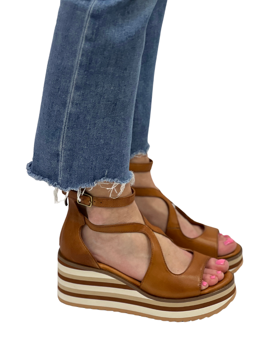 PASCALE in Tan