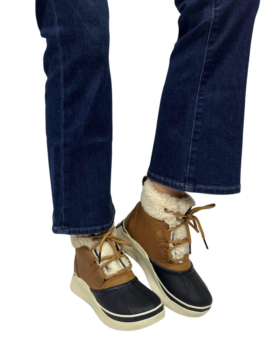 OUT N ABOUT IV CHILLZ WP in Taffy + Black