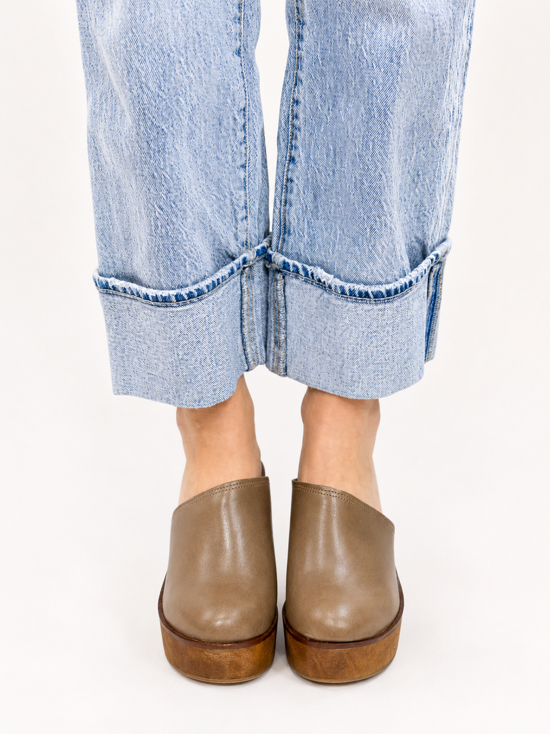 HUDSON WEDGE CLOG in Mushroom