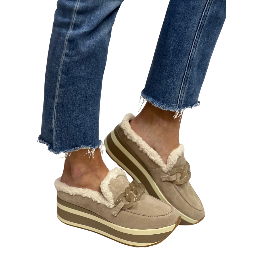 JAMEY PLUSH in Taupe