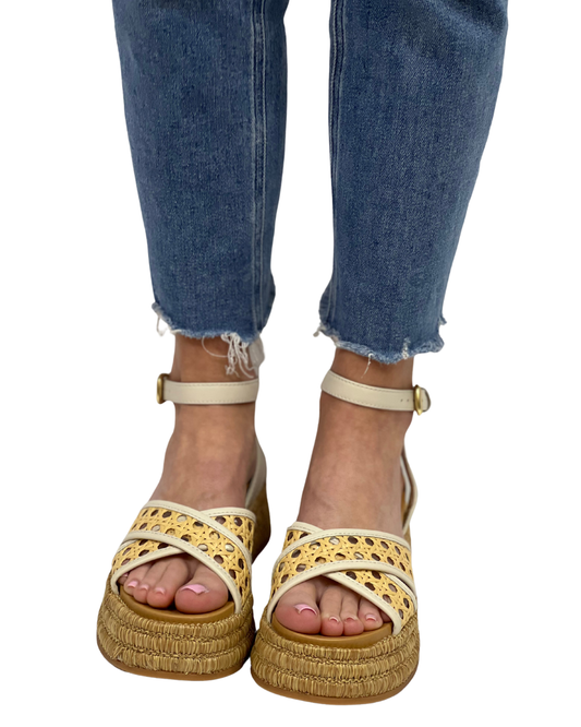 WRILEY in Creme Woven Raffia