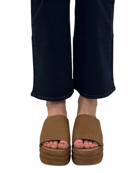 HARBOR FLATFORM in Tan