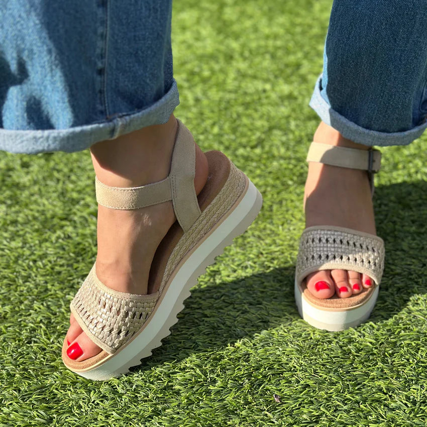 DIANA WEDGE SANDAL in Champagne Metallic