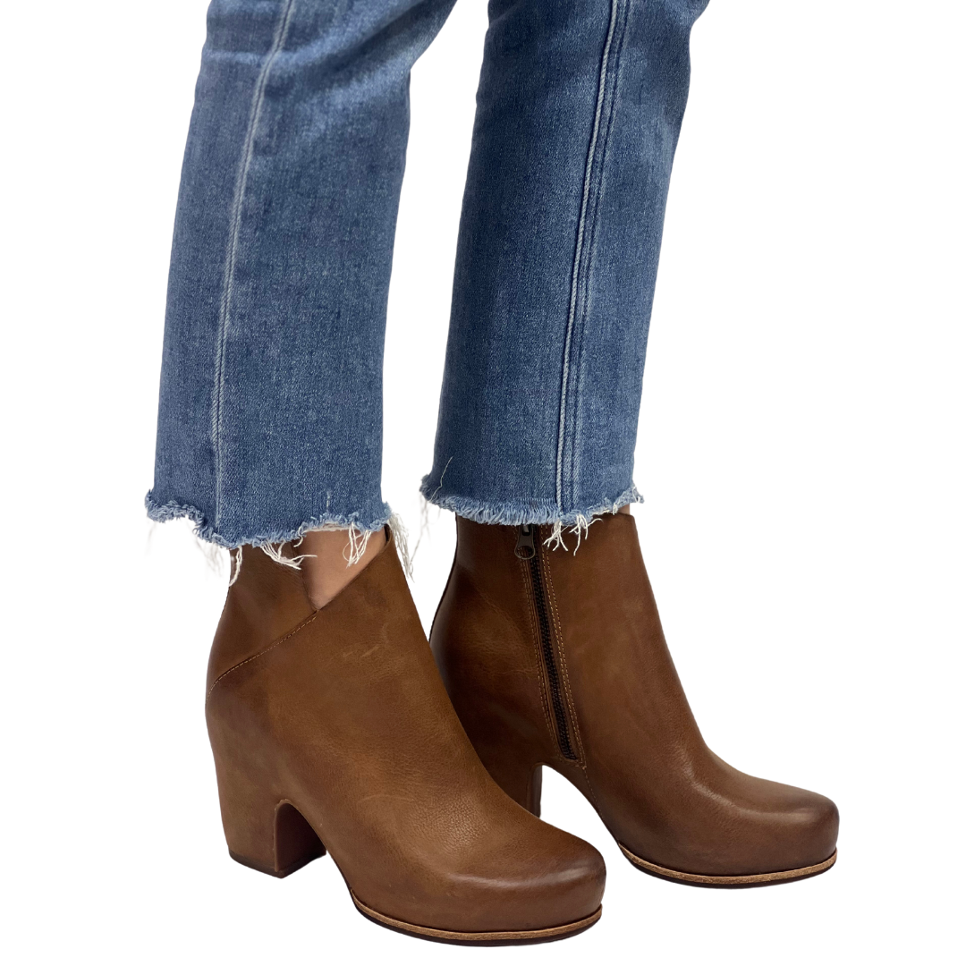 SEELEY in Brown