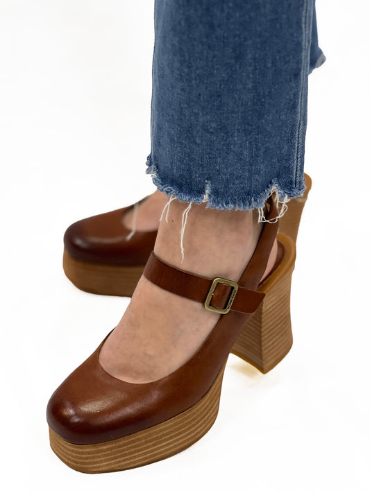 VANYA in Tan