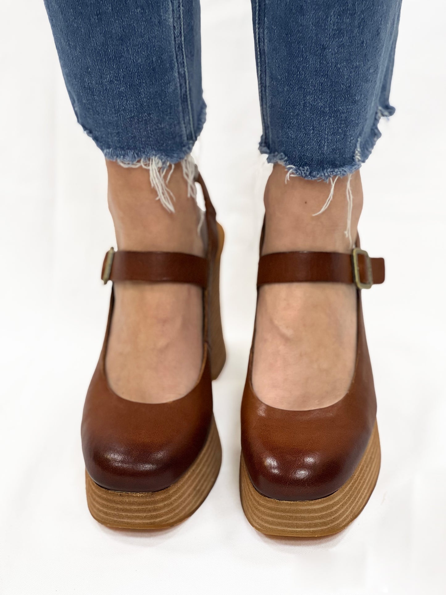 VANYA in Tan