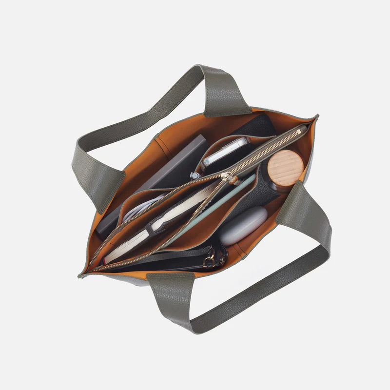 VIDA TOTE in Desert Palm