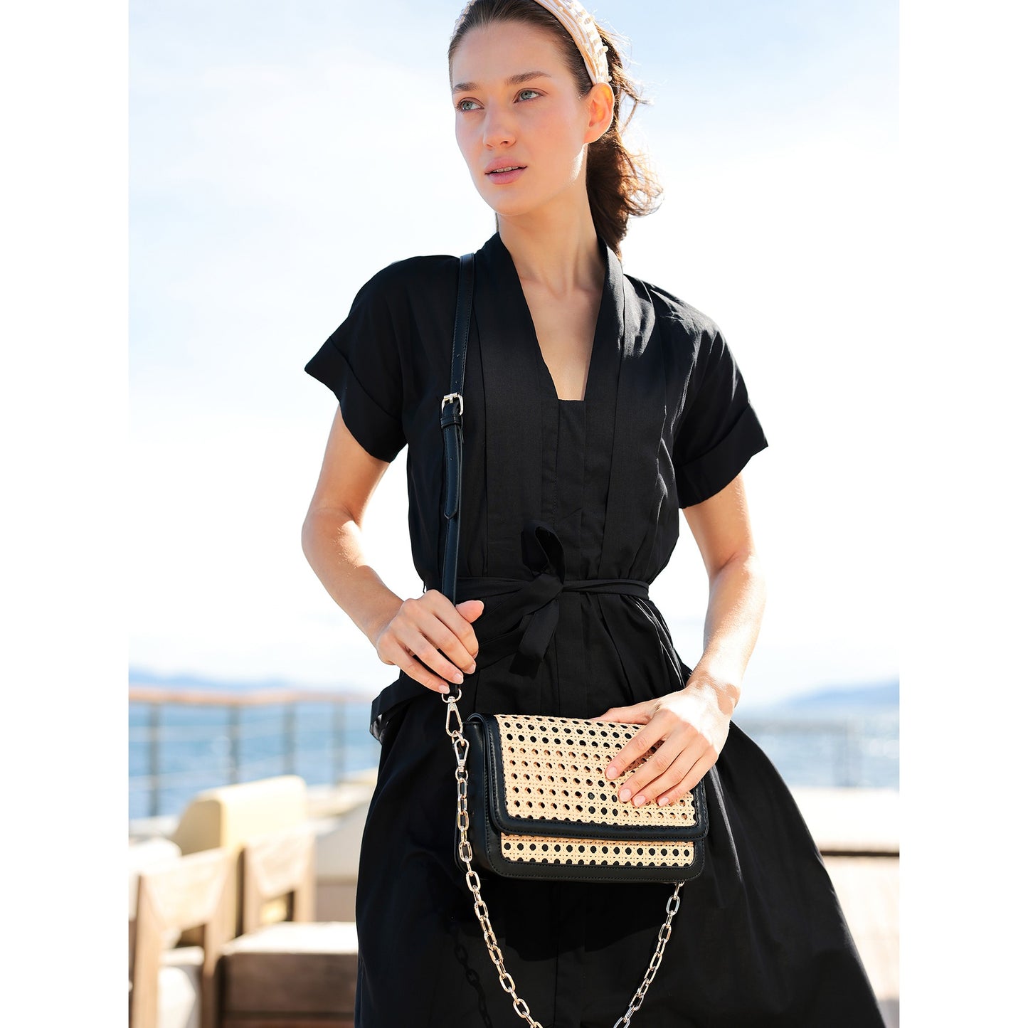 SOLEIL SHOULDER BAG in Black
