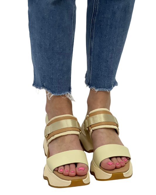 KINETIC IMPACT SLINGBACK HEEL in Honey White + Sea Salt