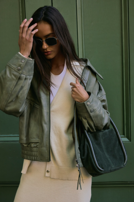 BARLOW BUCKET BAG in Dark Olive