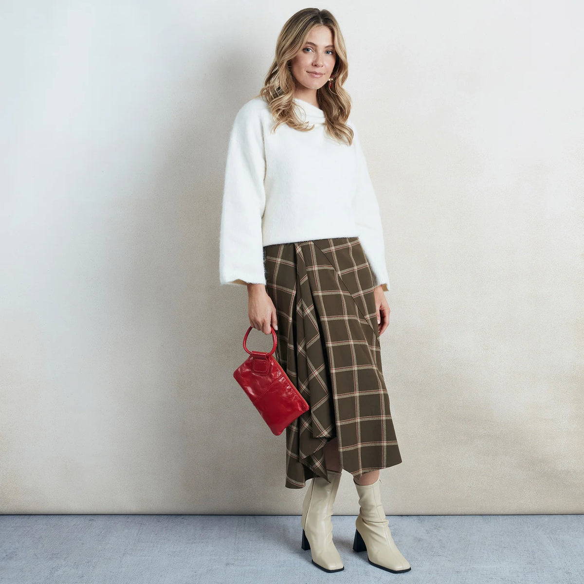 SABLE WRISTLET in True Red