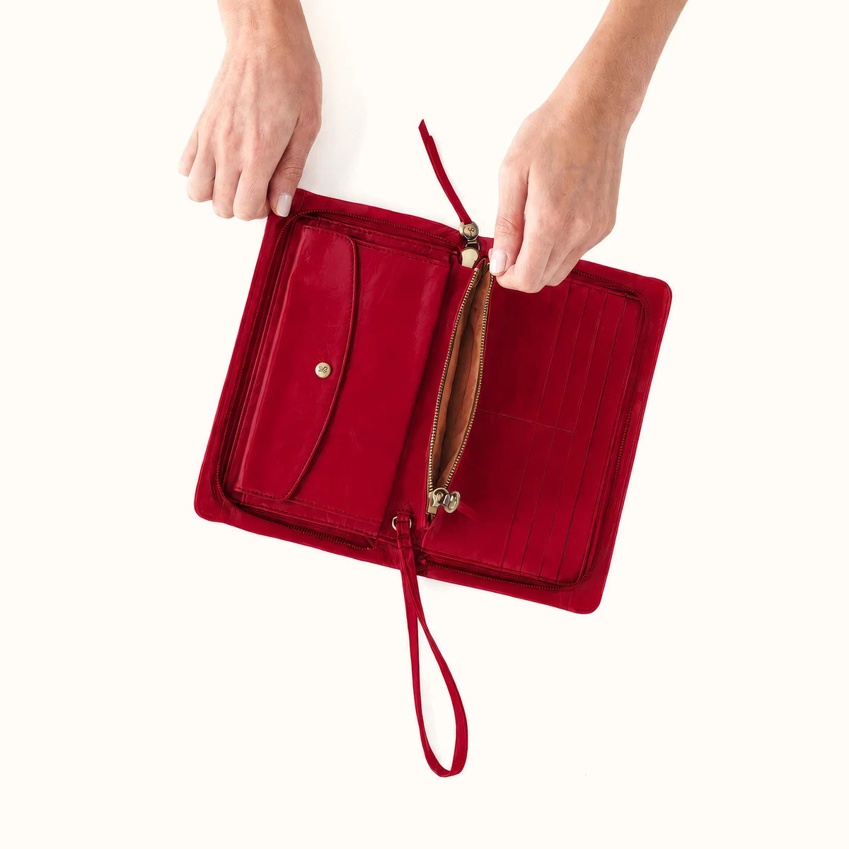 EVOLVE WRISTLET-WALLET in True Red