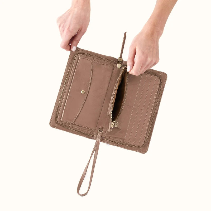 EVOLVE WRISTLET-WALLET in Woodsmoke