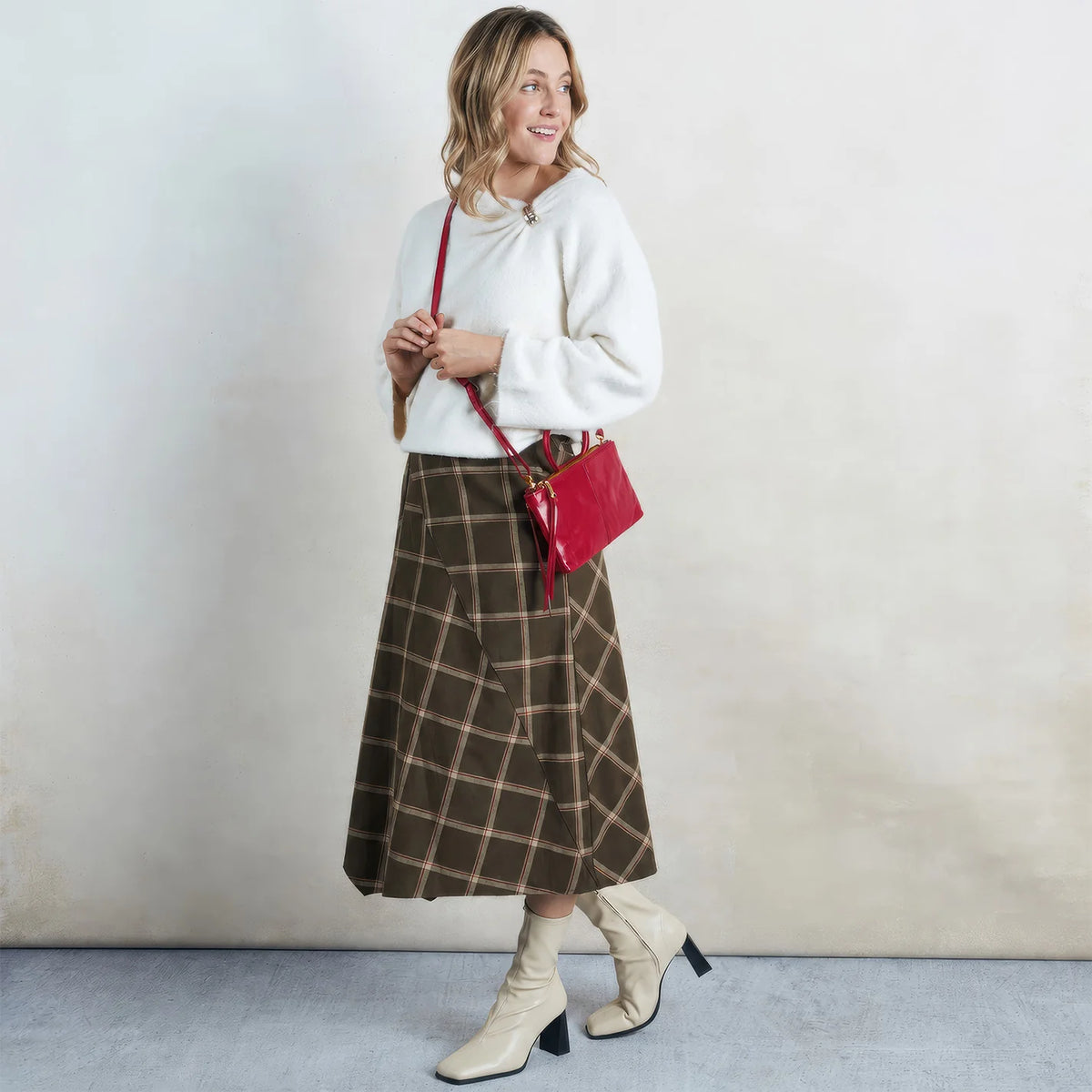 SABLE CROSSBODY in True Red