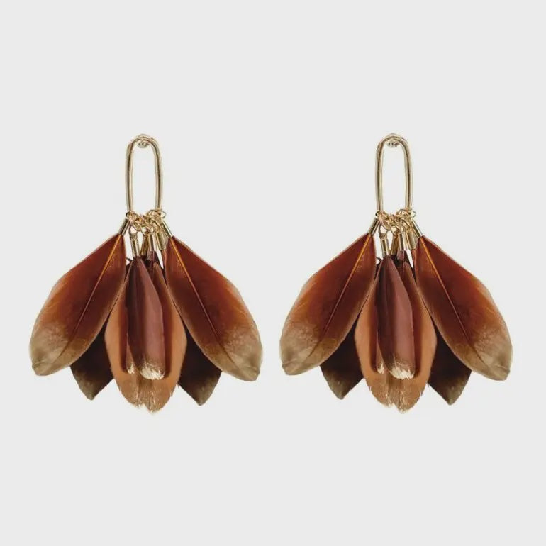 GOLD DIPPED FEATHER STATEMENT EARRINGS in Caramel