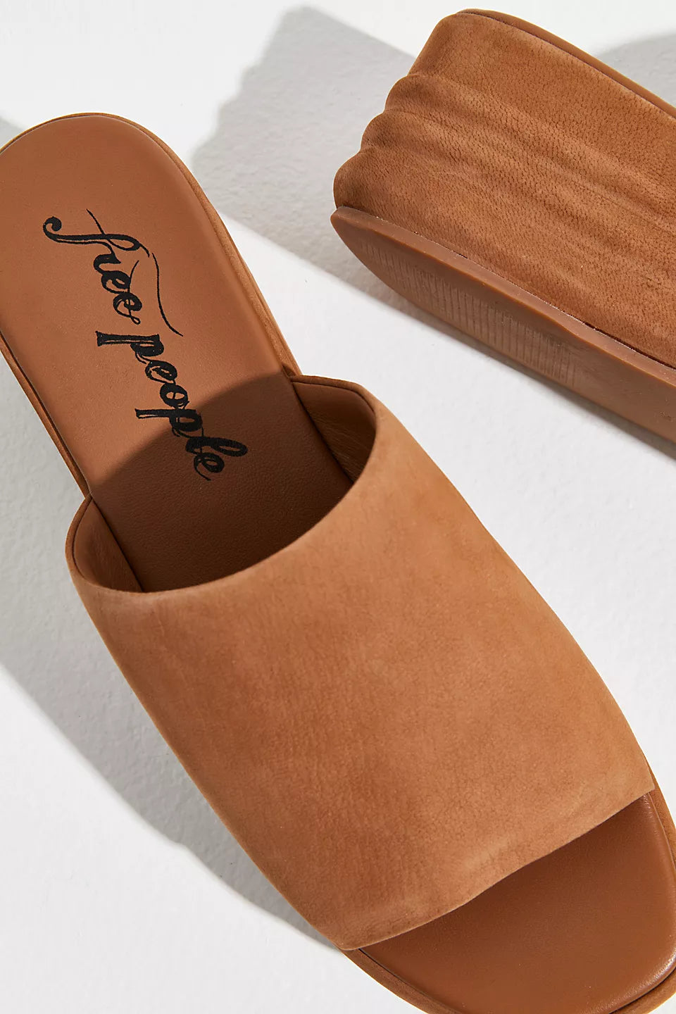 HARBOR FLATFORM in Tan