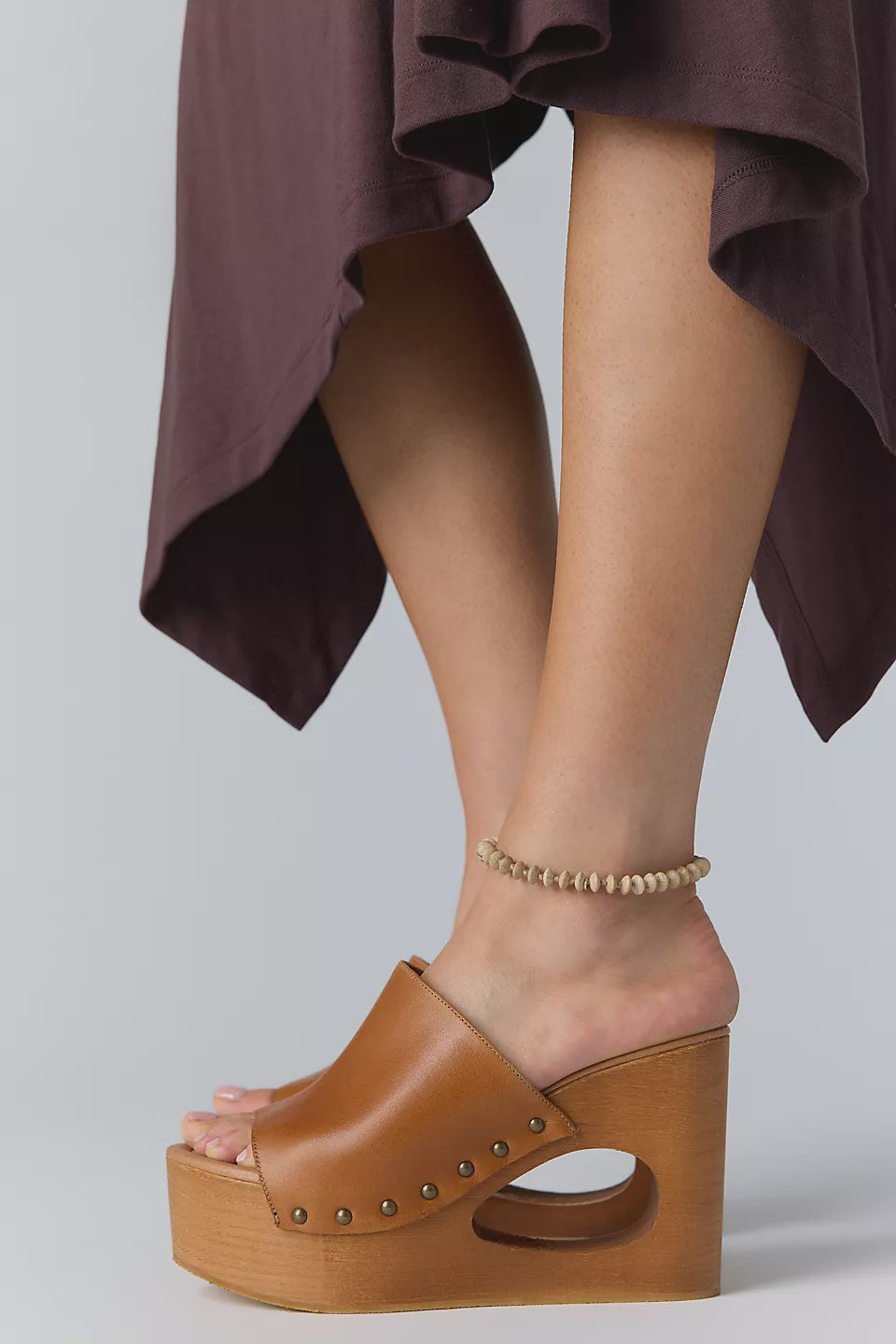 COAST CUT OUT CLOG in Tan