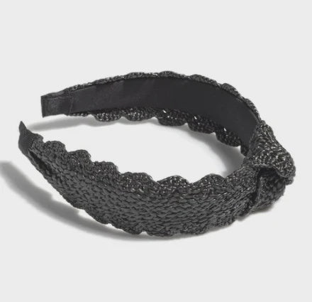 KNOTTED STRAW SCALLOPED HEADBAND in Black