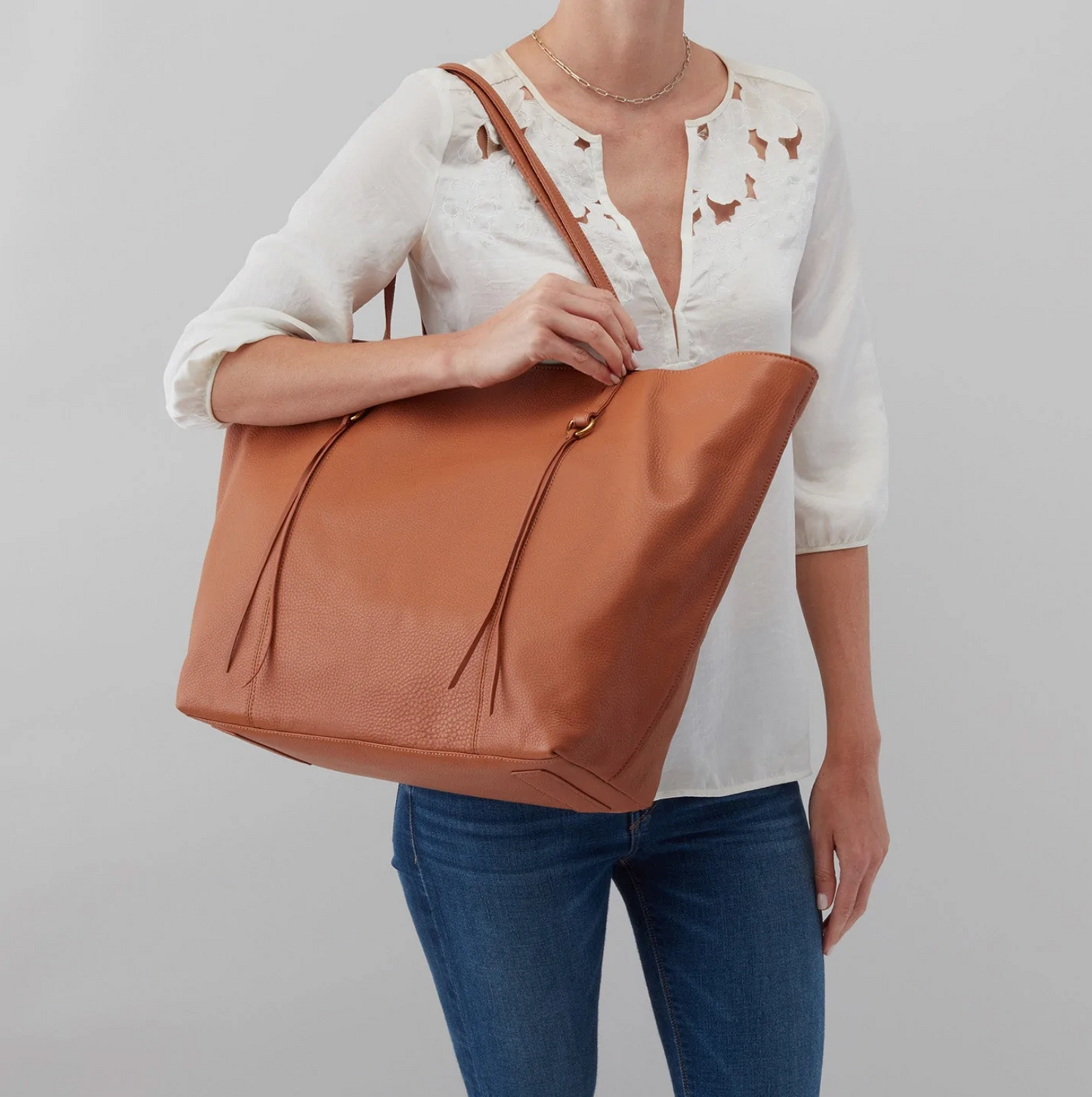 KINGSTON LARGE TOTE in Cashew Pebbled Leather